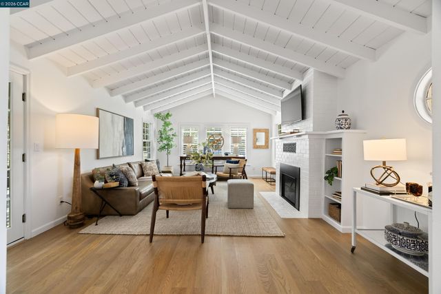 101 La Bolsa Rd, Walnut Creek, CA 94598