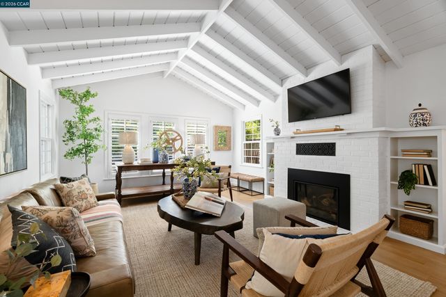 101 La Bolsa Rd, Walnut Creek, CA 94598
