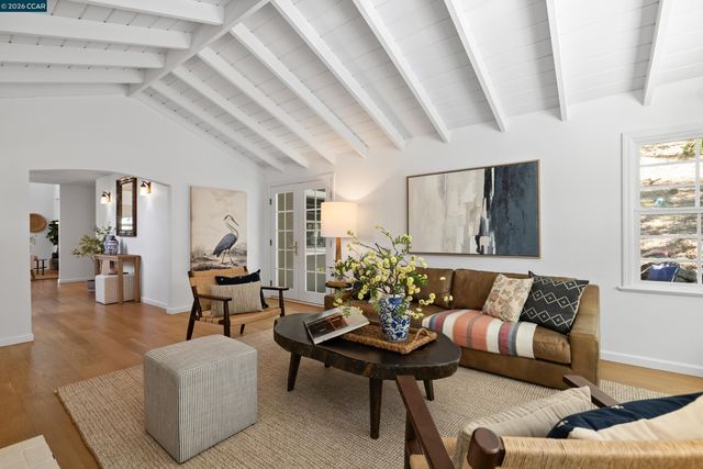 101 La Bolsa Rd, Walnut Creek, CA 94598