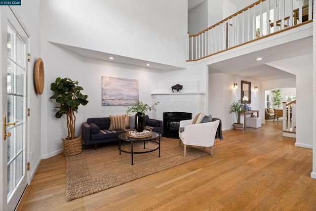 101 La Bolsa Rd, Walnut Creek, CA 94598