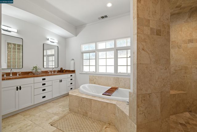 101 La Bolsa Rd, Walnut Creek, CA 94598