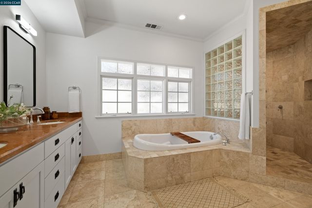 101 La Bolsa Rd, Walnut Creek, CA 94598