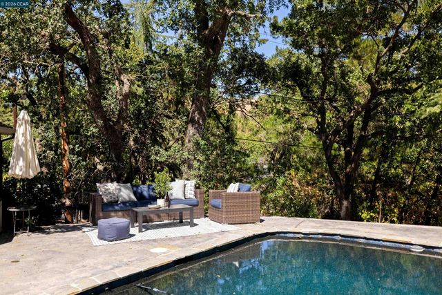 101 La Bolsa Rd, Walnut Creek, CA 94598