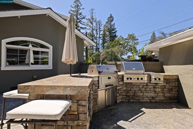 101 La Bolsa Rd, Walnut Creek, CA 94598