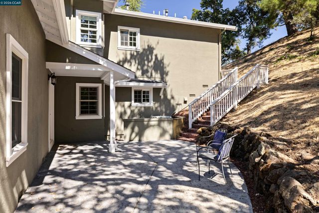 101 La Bolsa Rd, Walnut Creek, CA 94598
