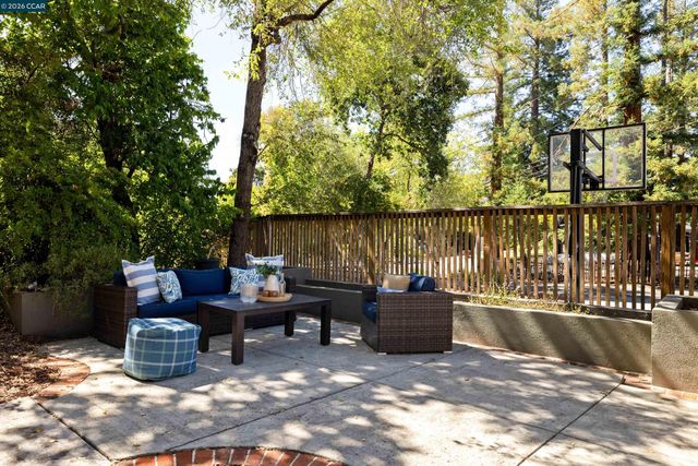 101 La Bolsa Rd, Walnut Creek, CA 94598
