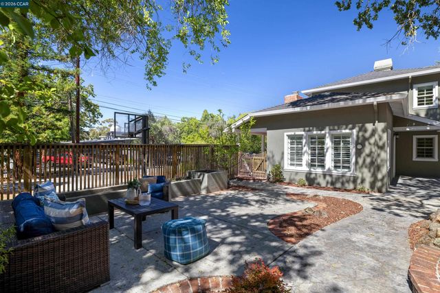 101 La Bolsa Rd, Walnut Creek, CA 94598