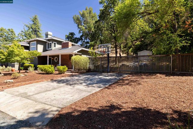 101 La Bolsa Rd, Walnut Creek, CA 94598