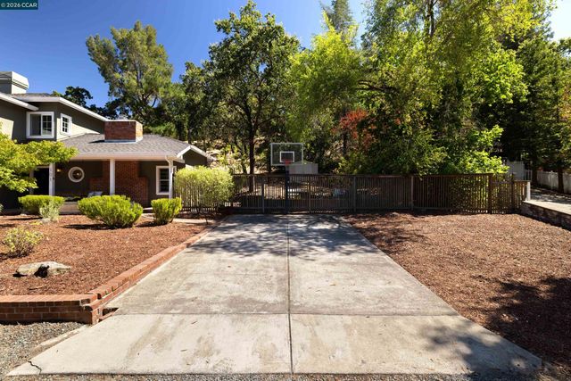 101 La Bolsa Rd, Walnut Creek, CA 94598