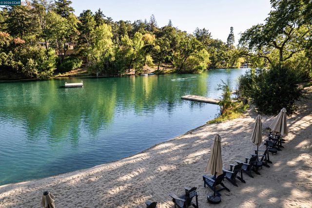 101 La Bolsa Rd, Walnut Creek, CA 94598
