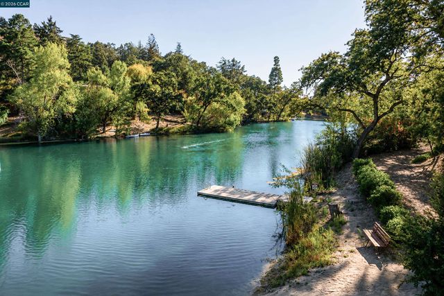 101 La Bolsa Rd, Walnut Creek, CA 94598