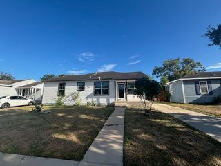 1053 Chamberlain St, Corpus Christi, TX 78404