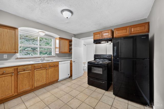 2484 Montana Avenue, Cincinnati, OH 45211