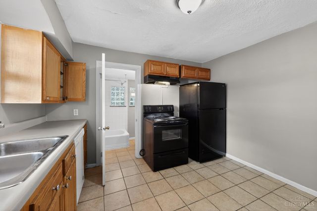 2484 Montana Avenue, Cincinnati, OH 45211