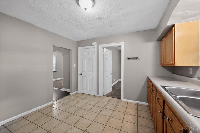 2484 Montana Avenue, Cincinnati, OH 45211