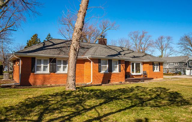 5536 Howard Avenue, La Grange Highlands, IL 60525