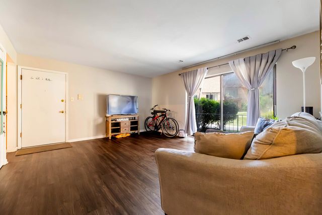 4827 W 109th Street 101, Oak Lawn, IL 60453
