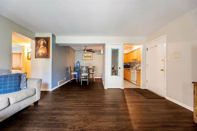 4827 W 109th Street 101, Oak Lawn, IL 60453