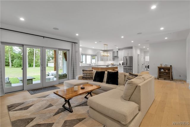 809 Casey Road, Amherst, NY 14051