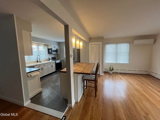 4 Sitzmark Lane, North Greenbush, NY 12144