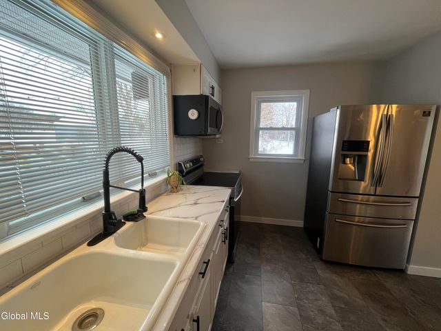 4 Sitzmark Lane, North Greenbush, NY 12144