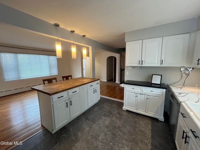 4 Sitzmark Lane, North Greenbush, NY 12144