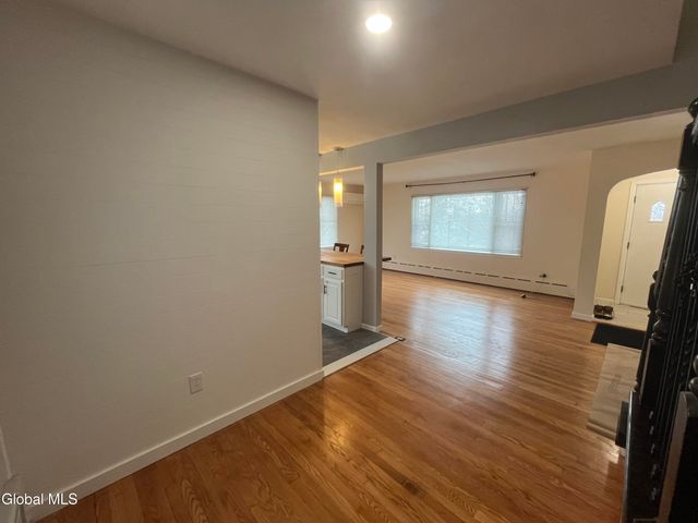 4 Sitzmark Lane, North Greenbush, NY 12144