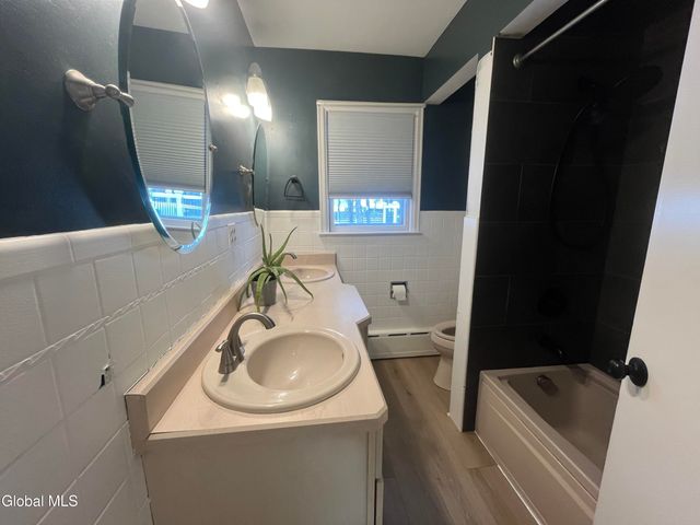 4 Sitzmark Lane, North Greenbush, NY 12144