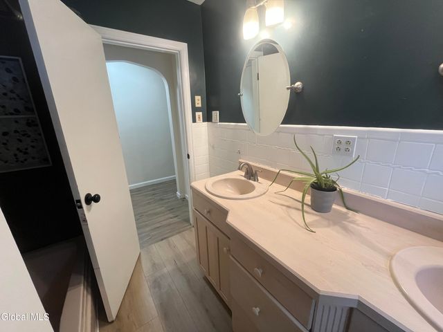 4 Sitzmark Lane, North Greenbush, NY 12144