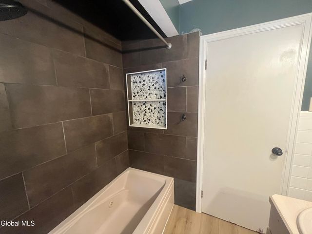 4 Sitzmark Lane, North Greenbush, NY 12144