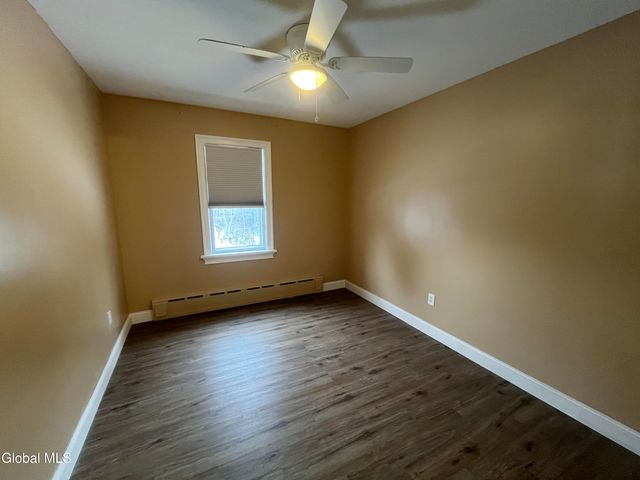 4 Sitzmark Lane, North Greenbush, NY 12144