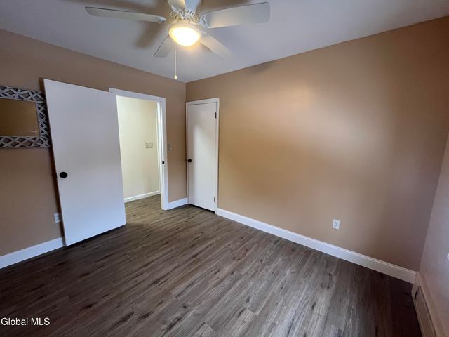 4 Sitzmark Lane, North Greenbush, NY 12144