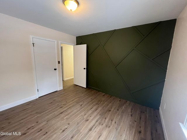 4 Sitzmark Lane, North Greenbush, NY 12144