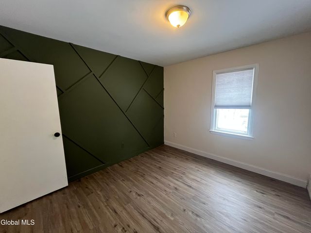 4 Sitzmark Lane, North Greenbush, NY 12144