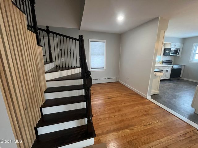 4 Sitzmark Lane, North Greenbush, NY 12144