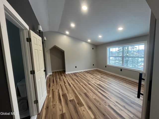 4 Sitzmark Lane, North Greenbush, NY 12144