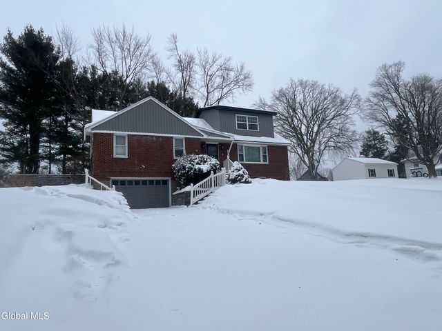 4 Sitzmark Lane, North Greenbush, NY 12144