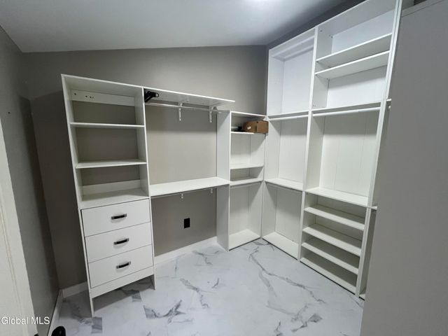 4 Sitzmark Lane, North Greenbush, NY 12144