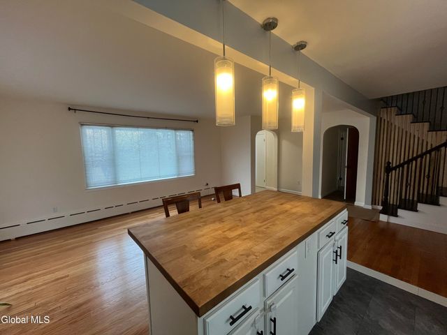 4 Sitzmark Lane, North Greenbush, NY 12144