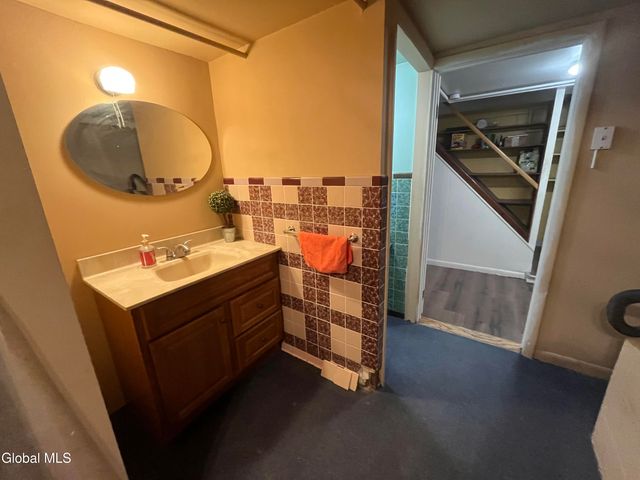 4 Sitzmark Lane, North Greenbush, NY 12144