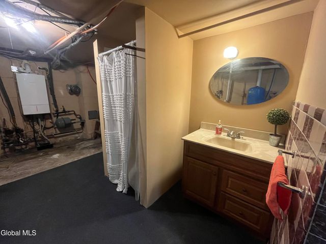 4 Sitzmark Lane, North Greenbush, NY 12144