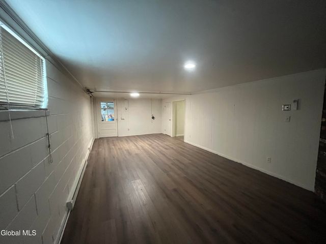 4 Sitzmark Lane, North Greenbush, NY 12144