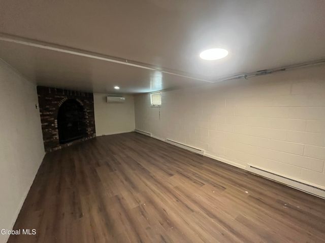 4 Sitzmark Lane, North Greenbush, NY 12144