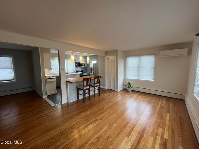 4 Sitzmark Lane, North Greenbush, NY 12144