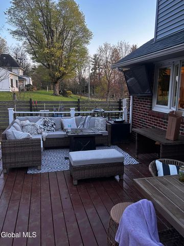 4 Sitzmark Lane, North Greenbush, NY 12144