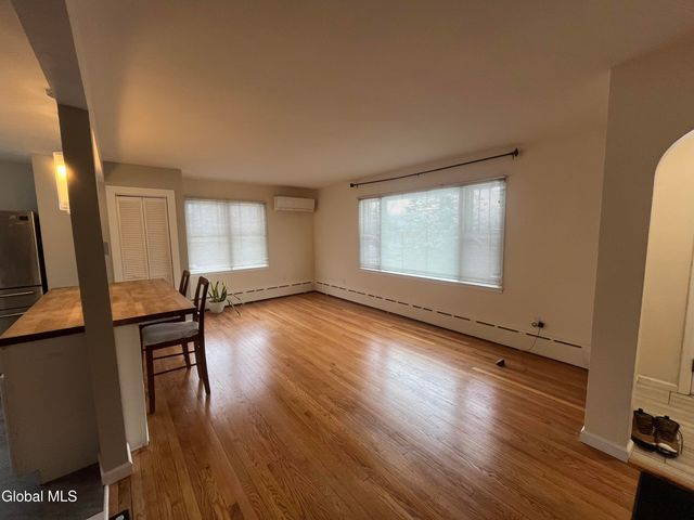 4 Sitzmark Lane, North Greenbush, NY 12144