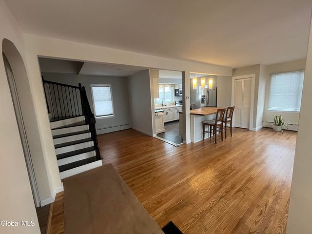 4 Sitzmark Lane, North Greenbush, NY 12144