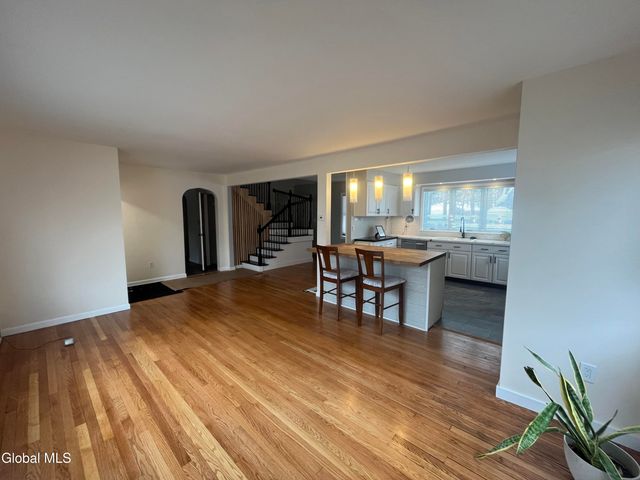 4 Sitzmark Lane, North Greenbush, NY 12144