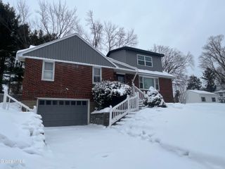 4 Sitzmark Lane, North Greenbush, NY 12144