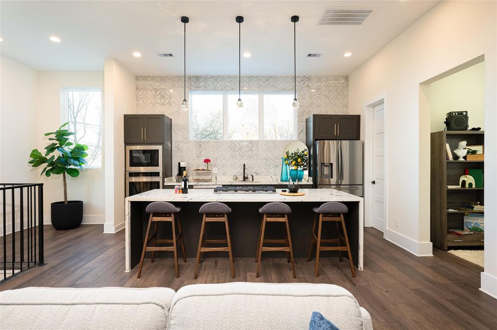 917 Thompson Street, Houston, TX 77007